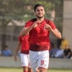 لاعب الاهلى يقف على الكوره ويتسبب فى غضب لاعبى الزمالك والجهاز الفنى
