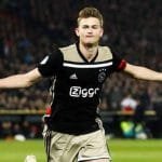 دي ليخت علي اعتاب برشلونة