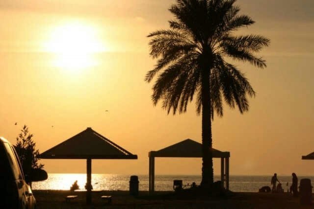 شاطئ نصف القمر