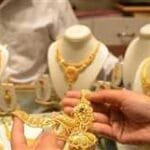 قفزة مفاجئة في عيار 21.. أسعار الذهب اليوم بعد هجوم إسرائيل على إيران تثير ذعر الأسواق